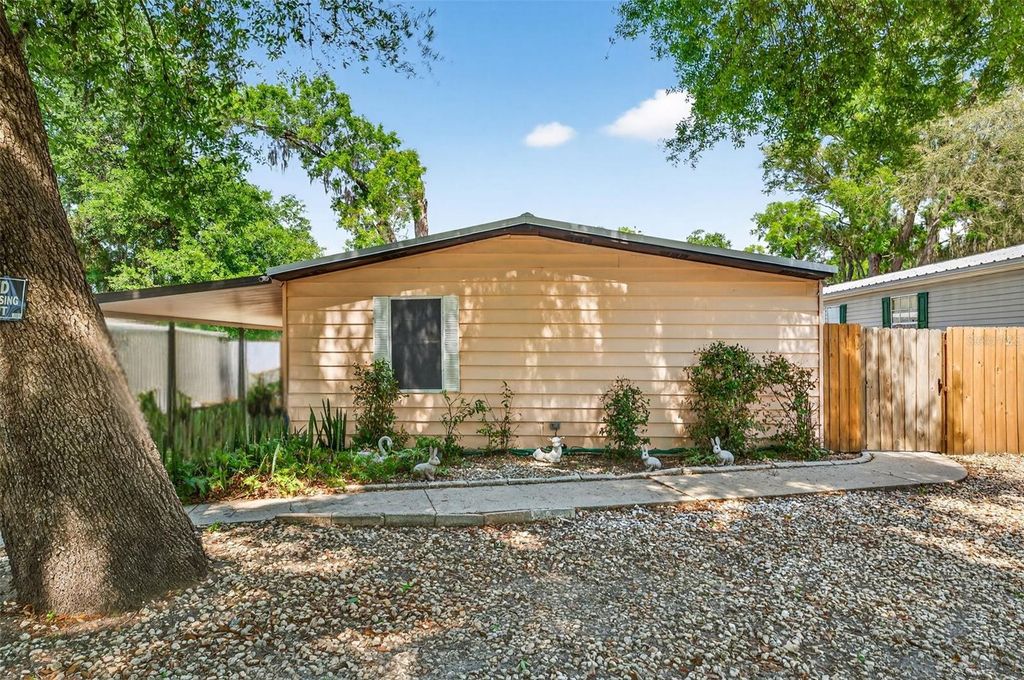 Image 1 of property listing at 10510 BAY HILLS CIRCLE, Thonotosassa, FL 33592