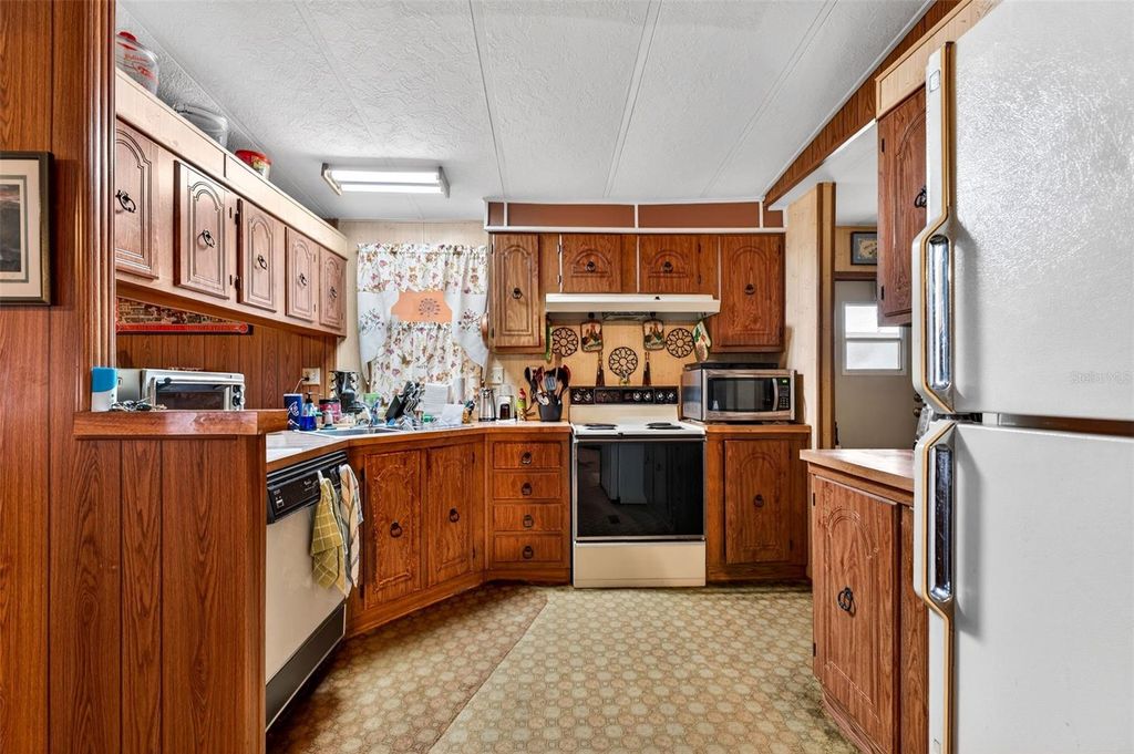 Image 2 of property listing at 10510 BAY HILLS CIRCLE, Thonotosassa, FL 33592