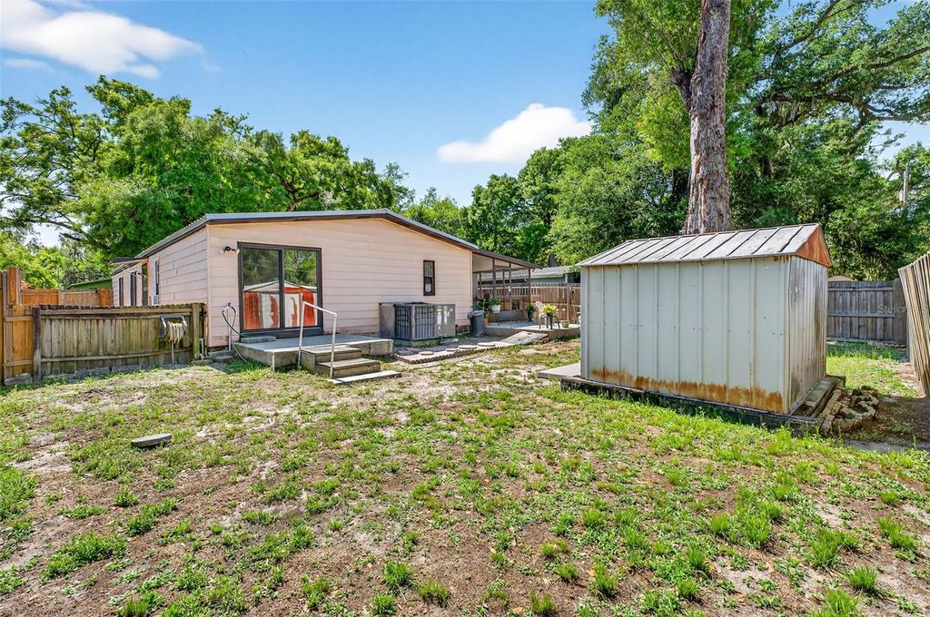 Image 17 of property listing at 10510 BAY HILLS CIRCLE, Thonotosassa, FL 33592