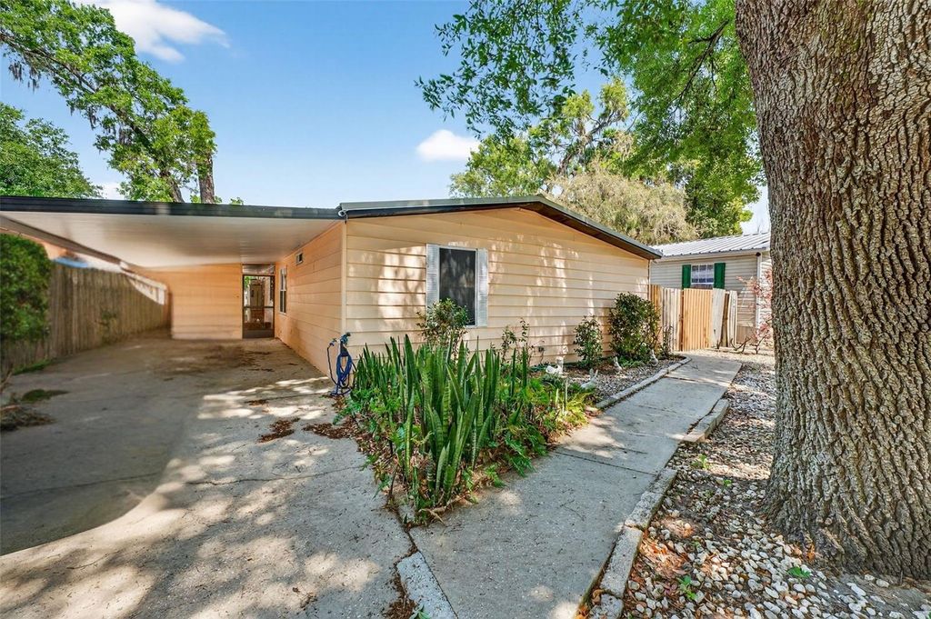 Image 19 of property listing at 10510 BAY HILLS CIRCLE, Thonotosassa, FL 33592