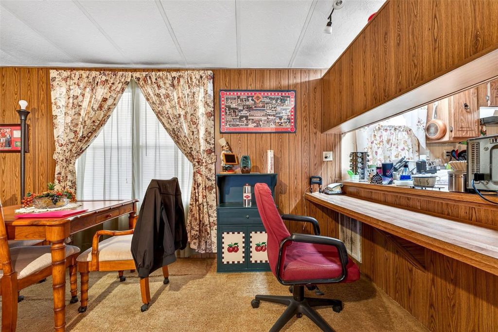 Image 3 of property listing at 10510 BAY HILLS CIRCLE, Thonotosassa, FL 33592