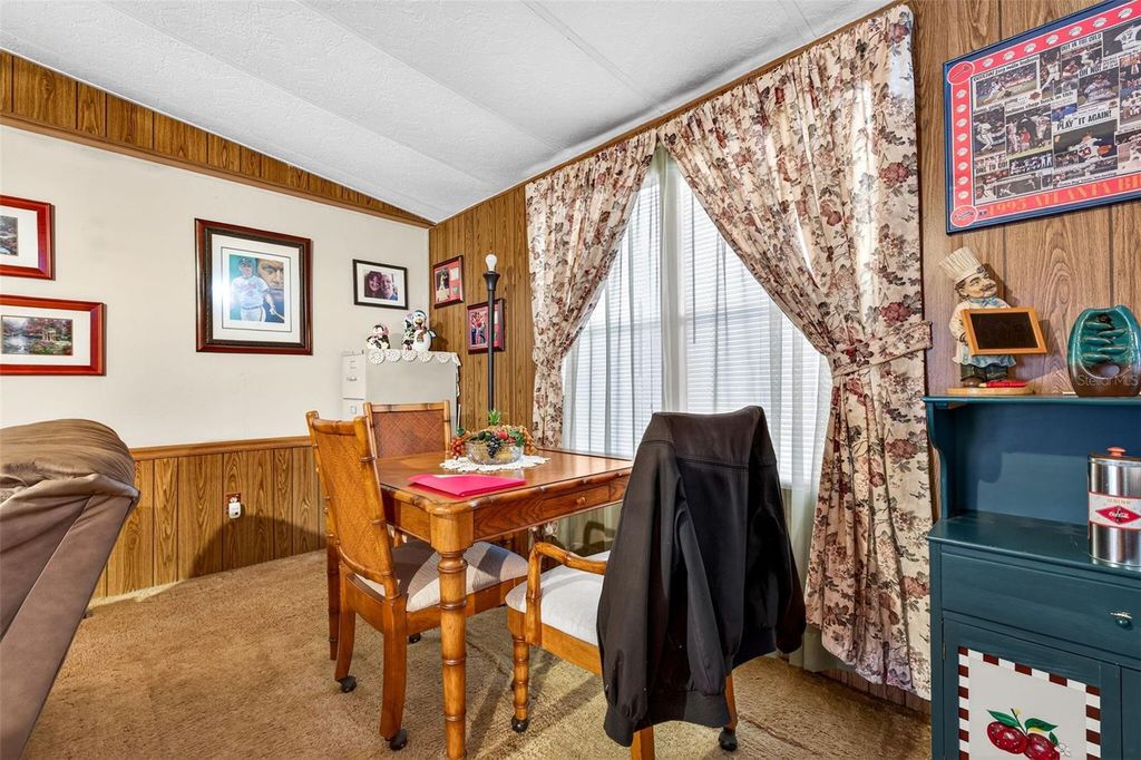 Image 4 of property listing at 10510 BAY HILLS CIRCLE, Thonotosassa, FL 33592