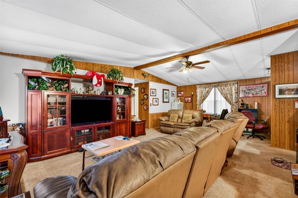 Image 6 of property listing at 10510 BAY HILLS CIRCLE, Thonotosassa, FL 33592