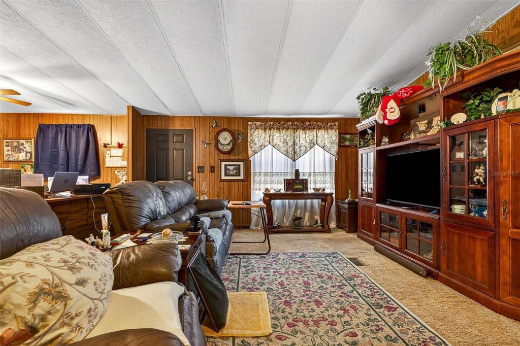 Image 7 of property listing at 10510 BAY HILLS CIRCLE, Thonotosassa, FL 33592