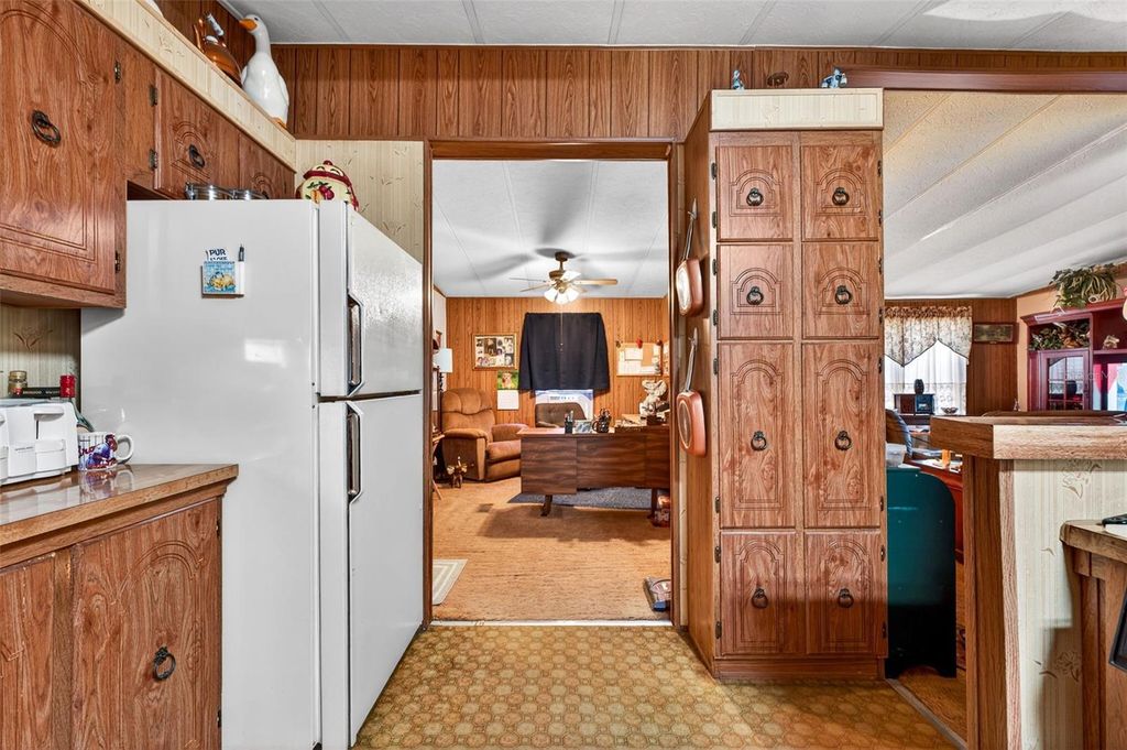 Image 8 of property listing at 10510 BAY HILLS CIRCLE, Thonotosassa, FL 33592