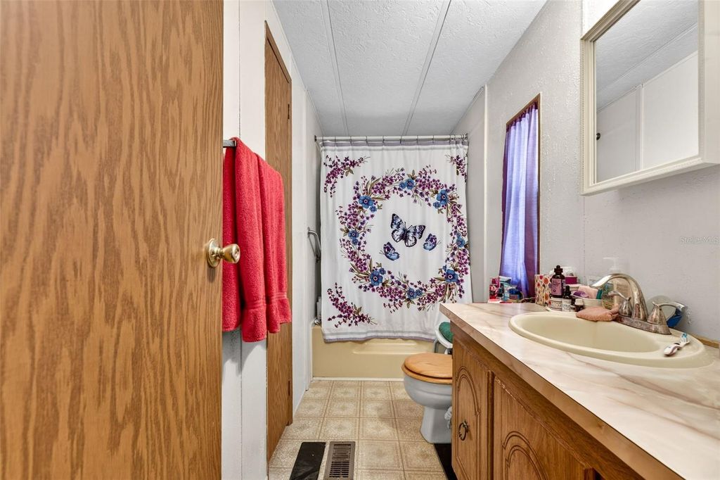 Image 10 of property listing at 10510 BAY HILLS CIRCLE, Thonotosassa, FL 33592