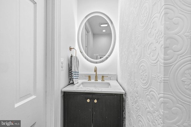 5028 MASSACHUSETTS AVE NW, Washington, DC 20016