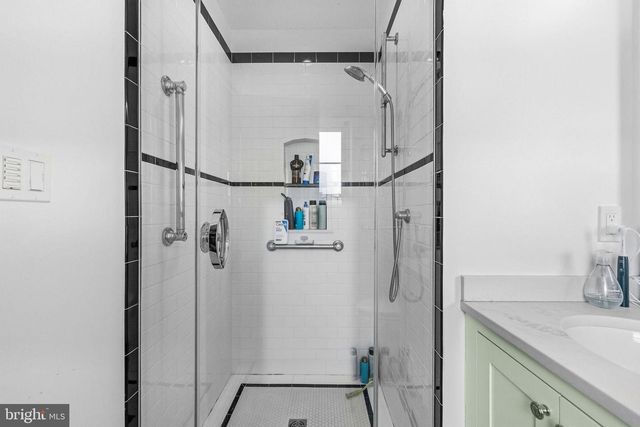 5028 MASSACHUSETTS AVE NW, Washington, DC 20016