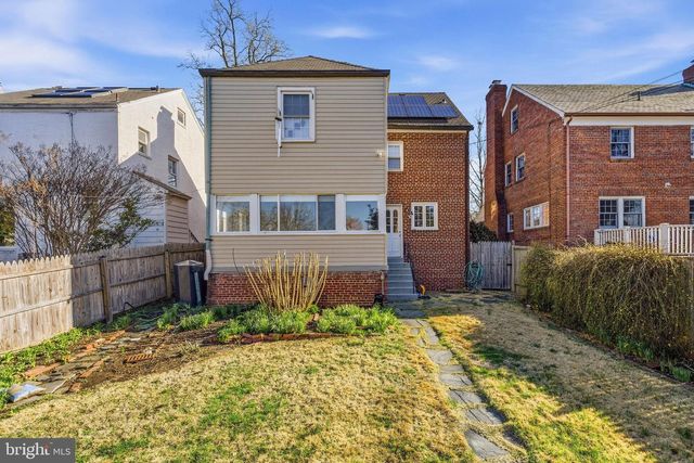 5028 MASSACHUSETTS AVE NW, Washington, DC 20016