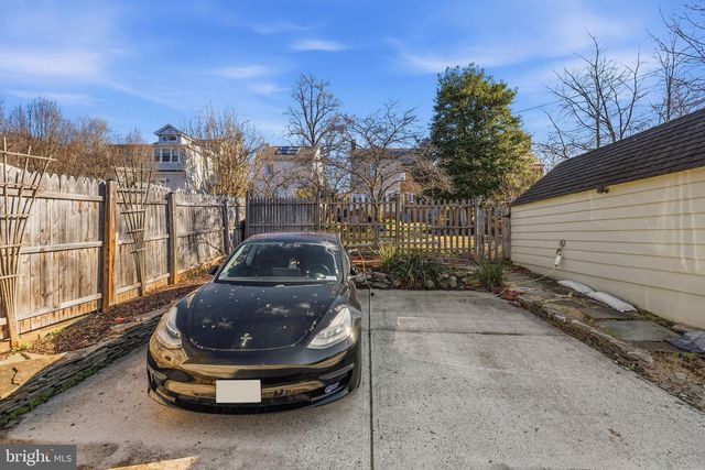 5028 MASSACHUSETTS AVE NW, Washington, DC 20016