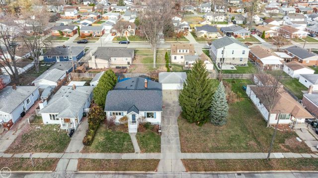 22915 E 13 MILE Road, St Clair Shores, MI 48082