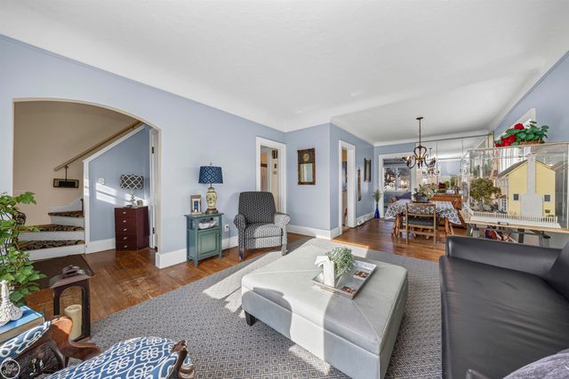 22915 E 13 MILE Road, St Clair Shores, MI 48082