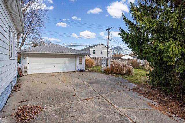 22915 E 13 MILE Road, St Clair Shores, MI 48082