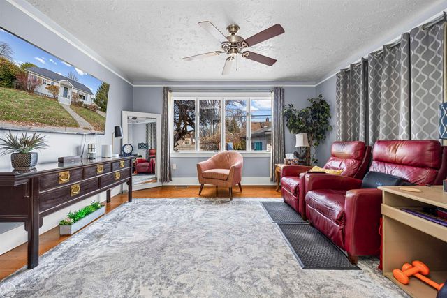 22915 E 13 MILE Road, St Clair Shores, MI 48082