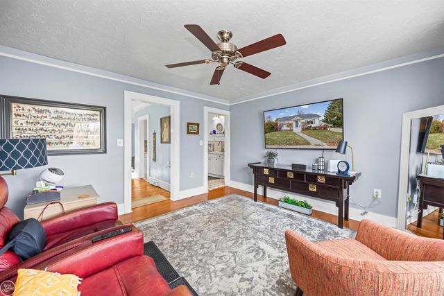 22915 E 13 MILE Road, St Clair Shores, MI 48082