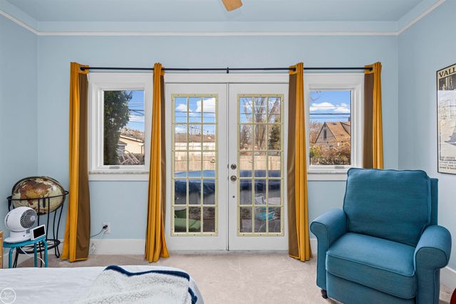 22915 E 13 MILE Road, St Clair Shores, MI 48082