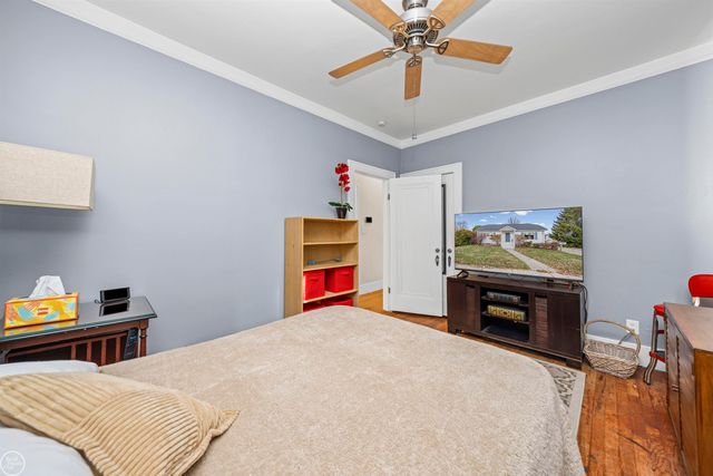 22915 E 13 MILE Road, St Clair Shores, MI 48082