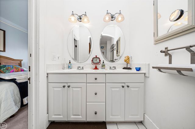 22915 E 13 MILE Road, St Clair Shores, MI 48082