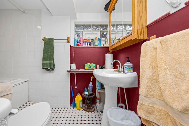 22915 E 13 MILE Road, St Clair Shores, MI 48082