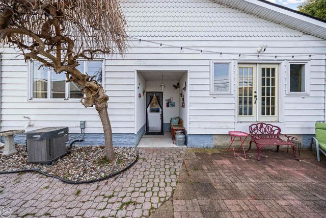 22915 E 13 MILE Road, St Clair Shores, MI 48082