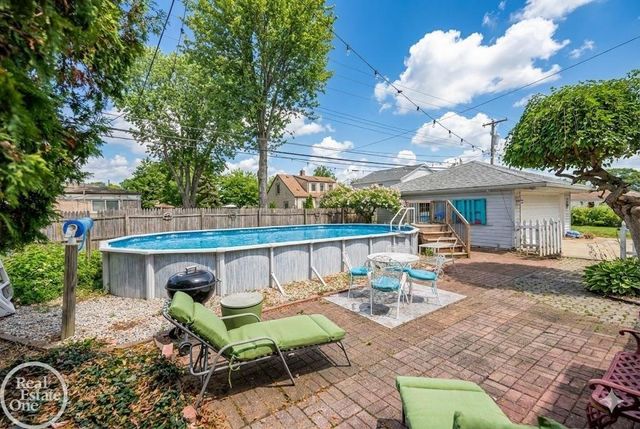 22915 E 13 MILE Road, St Clair Shores, MI 48082