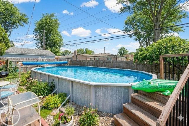 22915 E 13 MILE Road, St Clair Shores, MI 48082