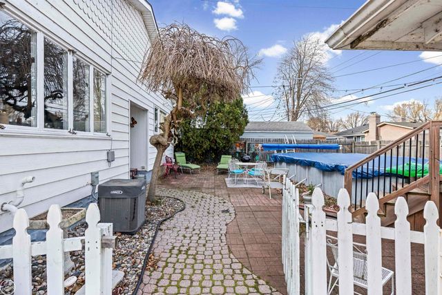 22915 E 13 MILE Road, St Clair Shores, MI 48082