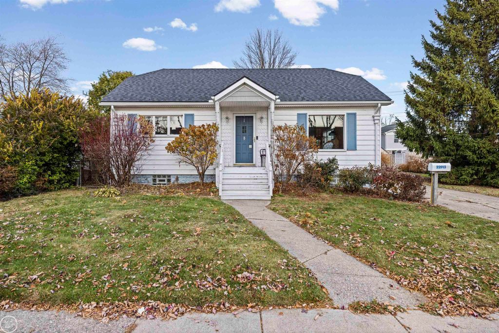 22915 E 13 MILE Road, St Clair Shores, MI 48082