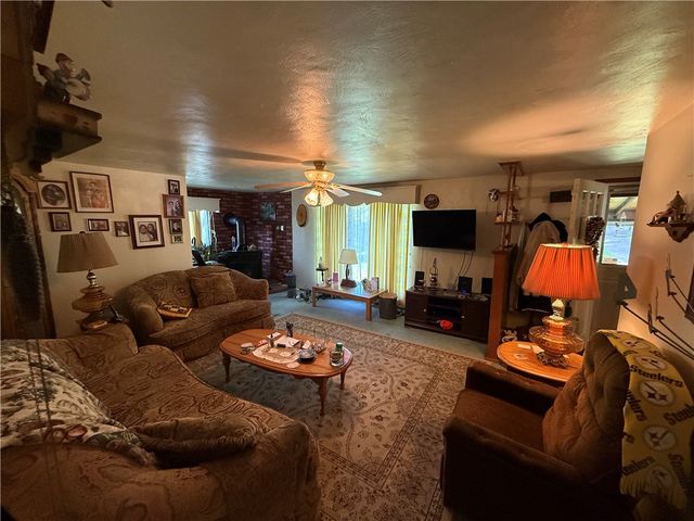 527 Center New Texas Rd, Plum Boro, PA 15239