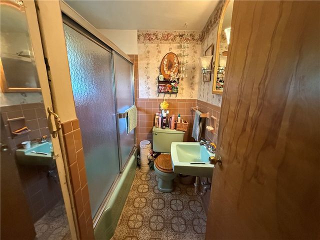 527 Center New Texas Rd, Plum Boro, PA 15239