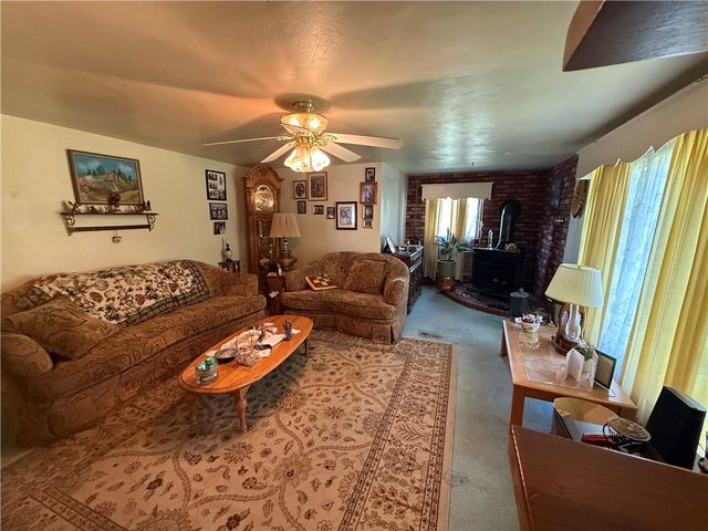527 Center New Texas Rd, Plum Boro, PA 15239