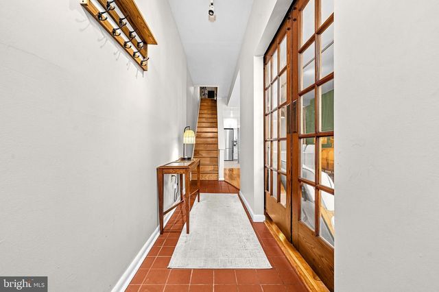 1327 EMERALD ST NE, Washington, DC 20002