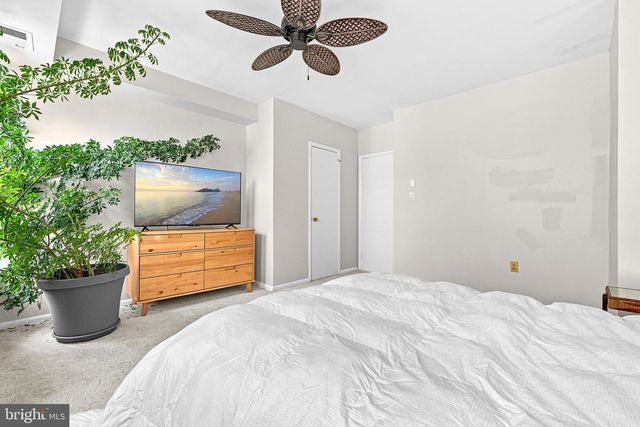 1327 EMERALD ST NE, Washington, DC 20002