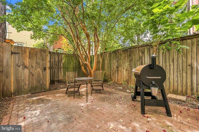1327 EMERALD ST NE, Washington, DC 20002