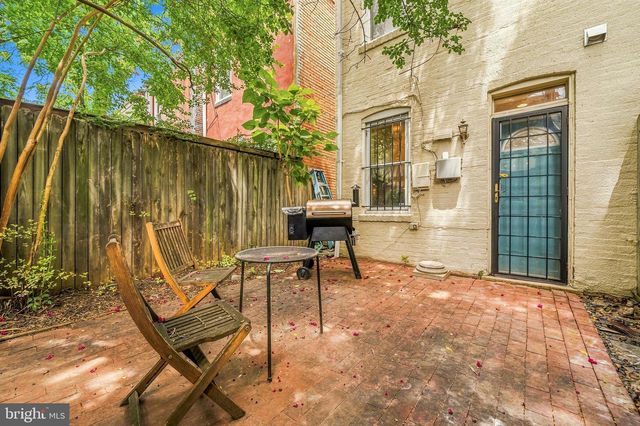 1327 EMERALD ST NE, Washington, DC 20002