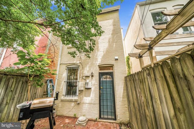 1327 EMERALD ST NE, Washington, DC 20002