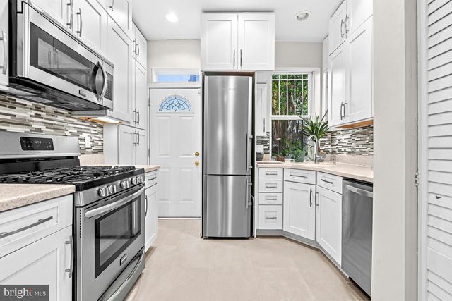 1327 EMERALD ST NE, Washington, DC 20002