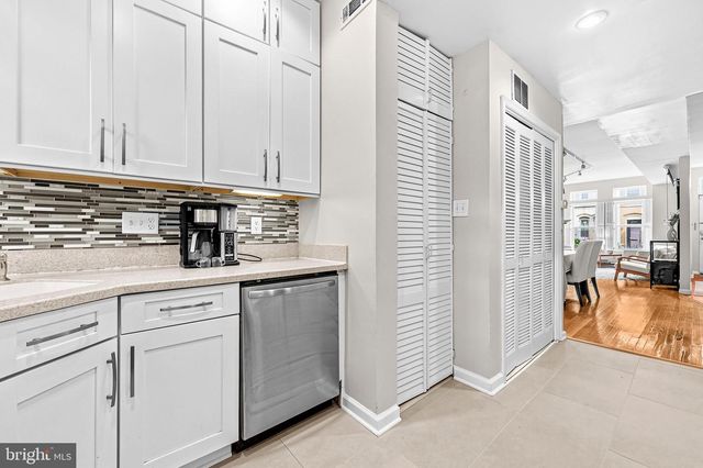 1327 EMERALD ST NE, Washington, DC 20002