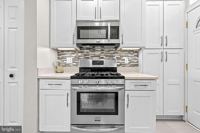 1327 EMERALD ST NE, Washington, DC 20002