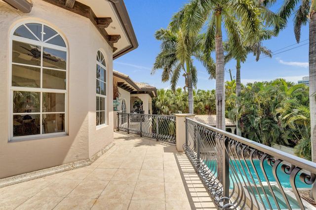 1212 E Lake Drive, Fort Lauderdale, FL 33316