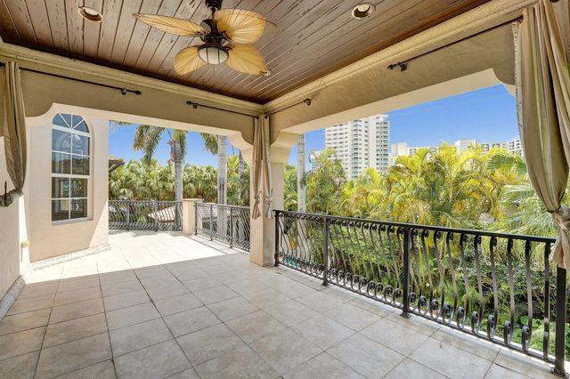 1212 E Lake Drive, Fort Lauderdale, FL 33316
