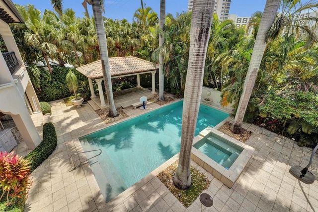 1212 E Lake Drive, Fort Lauderdale, FL 33316