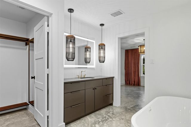 410 E 33rd Street, Houston, TX 77018