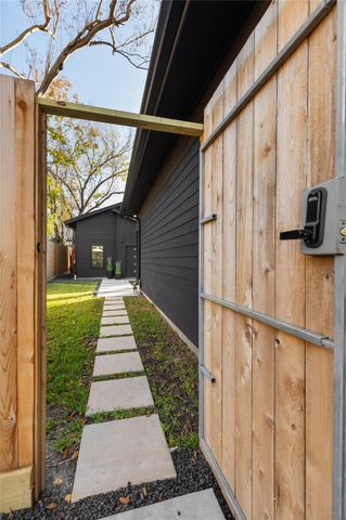 410 E 33rd Street, Houston, TX 77018