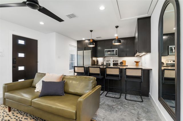 410 E 33rd Street, Houston, TX 77018