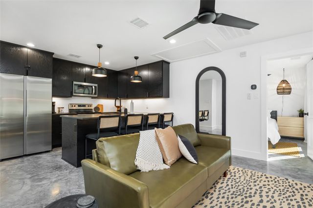 410 E 33rd Street, Houston, TX 77018