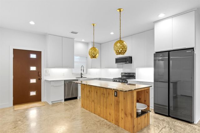 410 E 33rd Street, Houston, TX 77018