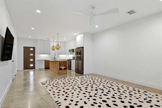 410 E 33rd Street, Houston, TX 77018