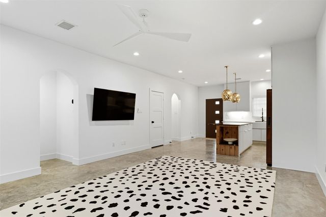 410 E 33rd Street, Houston, TX 77018