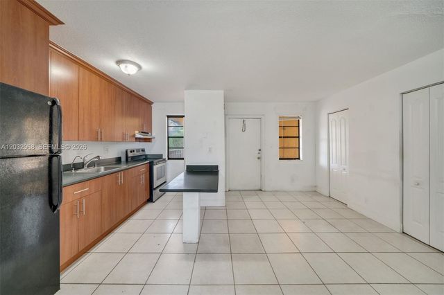 4081 N Dixie Hwy 27, Oakland Park, FL 33334
